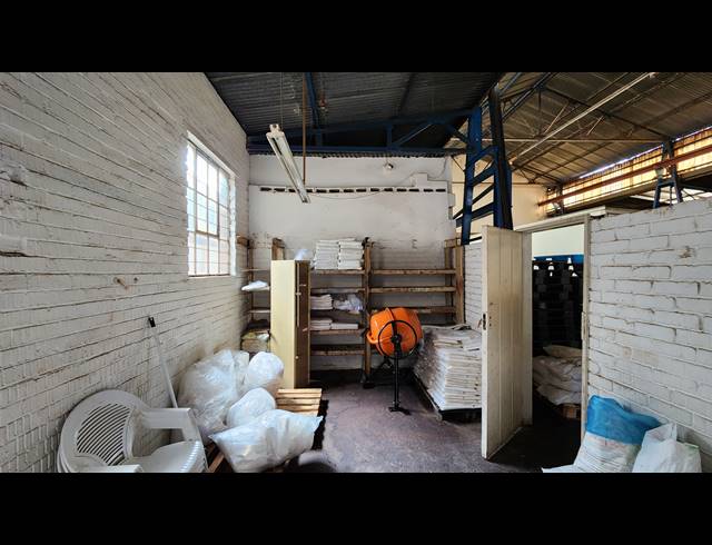 450M² WAREHOUSE TO LET IN EASTLEIGH